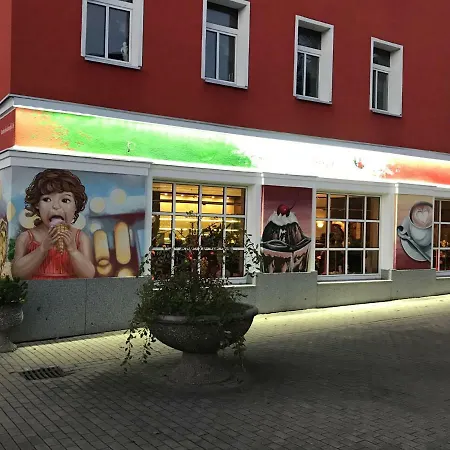 Juna 아우어바흐